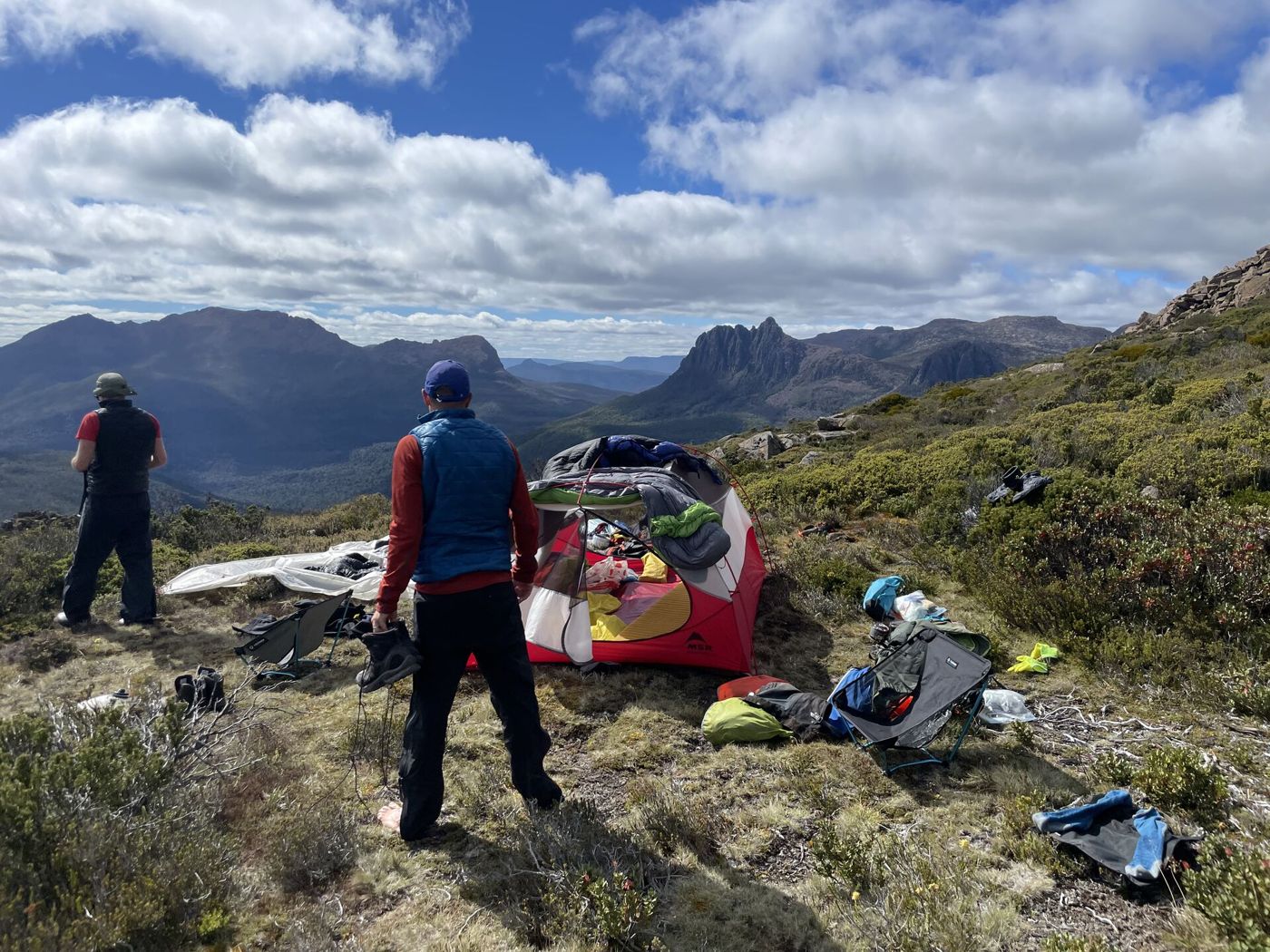 Walkers setting up camp with Mt Ossa on the horizon
